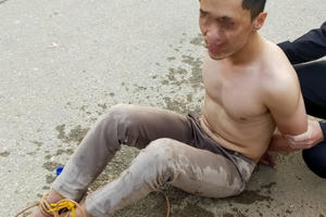 Ngăn chặn kịp thời đối tượng có biểu hiện "ngáo đá" định nhảy cầu tự tử