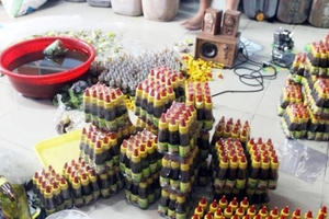 Đột kích cơ sở pha nước lẩu, sa tế từ nước lã và hóa chất Đột kích cơ sở pha nước lẩu, sa tế từ nước lã và hóa chất