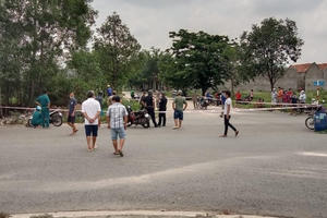 Sau tiếng động lớn, phát hiện 2 người tử vong trong bụi cây