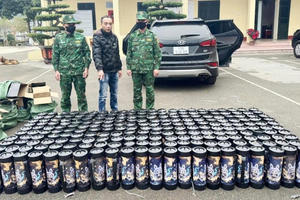 Phát hiện 224 bình khí cười vận chuyển trái phép tại khu vực biên giới Hoành Mô