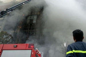 Vụ cháy nhiều căn nhà trên phố Trần Thái Tông: Tiếp tục tìm kiếm những người bị mắc kẹt