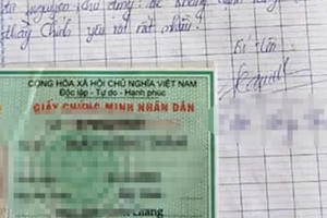 Nữ sinh lớp 10 ở miền Tây viết tâm thư 'tự nguyện trao thân' cho thầy dạy Toán 55 tuổi Nữ sinh lớp 10 ở miền Tây viết tâm thư 'tự nguyện trao thân' cho thầy dạy Toán 55 tuổi