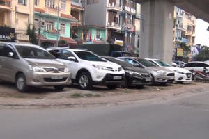 Đường sắt Cát Linh – Hà Đông: Nhiều đoạn biến thành bãi đỗ xe