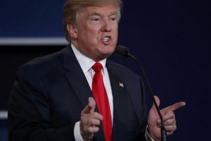 Khán giả la ó khi Trump nói không ai tôn trọng phụ nữ hơn ông