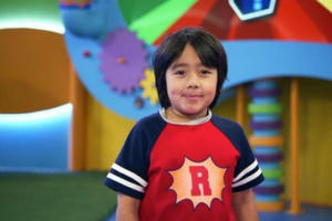 YouTuber 9 tuổi kiếm 700 tỷ đồng mỗi năm