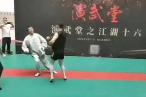 Đại sư Thái Cực Quyền gần 70 tuổi bị đấm ngất xỉu sau 30 giây