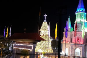 Những công trình đặc biệt “hút” du khách đêm Noel ở xứ Nghệ