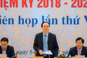 Xét GS, PGS: 14 ứng viên xin rút, 4 người không đủ phiếu tín nhiệm