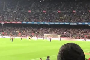 [Clip]: Pha sút phạt thần thánh của Messi nhìn từ khán đài