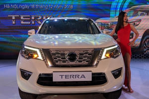Nissan Terra chính thức bán ra với giá từ 988 triệu đồng