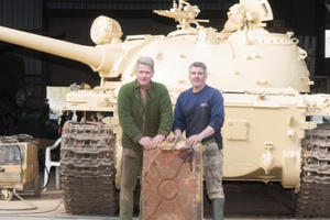 Dọn khối sắt vụn vớ được 5 kg vàng ròng