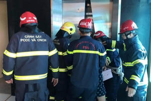 Hà Nội: Giải cứu 38 người mắc kẹt trong thang máy