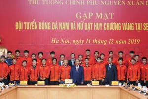 Thủ tướng cảm ơn các “ông bầu” bóng đá