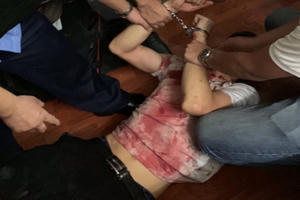 Hà Nội: Bắt nghi phạm đâm gục bà chủ tiệm cầm đồ rồi cố thủ trên tầng 2