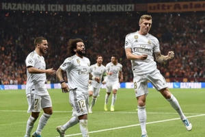 Champions League: Mbappe, Sterling đọ hattrick chớp nhoáng, Dybala tỏa sáng cứu Juventus, Real có chiến thắng nhọc nhằn