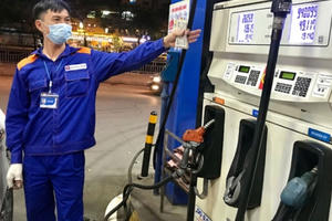 Biznews: Giá xăng vượt ngưỡng 20.000 đồng/lít; Vải thiều tiêu thụ tốt, giá ổn định