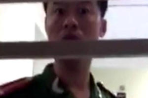 Trung uý công an bị tố nhổ nước bọt vào người dân sẽ bị xử lý như thế nào?