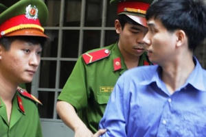 Cháu chuốc thuốc mê ông bà để cướp đồ cổ trị giá 1,6 tỷ đồng