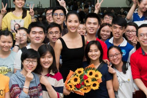 Á hậu Hoàng Thùy trở thành Speaker, truyền nhiệt huyết cho sinh viên