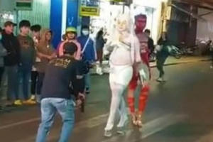 Clip: Những trò lố lăng, phản cảm ở khu phố đi bộ TP Đà Lạt