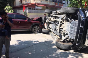 Nghệ An: "Vua bán tải" Ford Ranger bị Hyundai Tucson "hạ gục" giữa ngã tư