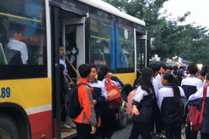 Xe đưa đón học sinh đăng ký chở 60 người nhưng “nhồi nhét” đến 109 học sinh