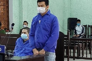 Nhận hoa hồng để tổ chức nhập cảnh trái phép