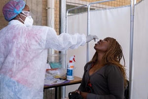 Nghiên cứu mới: Omicron làm tăng tỷ lệ tái nhiễm virus SARS-CoV-2