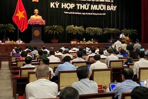 Thu phí đỗ xe không đủ kinh phí hoạt động: Tiền đi về đâu?