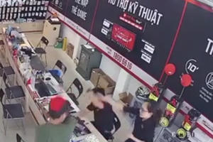 TP HCM: Thanh niên xăm trổ dùng gậy sắt đánh trọng thương nhân viên FPT