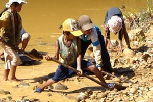 Xử lý nghiêm các vi phạm pháp luật về sử dụng lao động trẻ em Xử lý nghiêm các vi phạm pháp luật về sử dụng lao động trẻ em