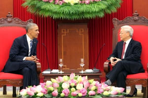 Tường thuật ngày làm việc đầu tiên của Obama tại Hà Nội