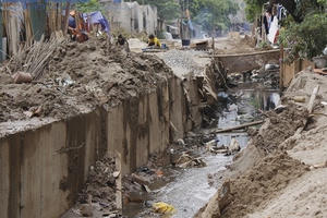 Người dân khóc ròng vì 8 năm thi công không xong 800m cống mương