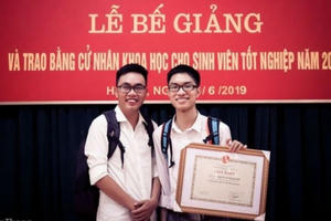 Phụ huynh hãy ngưng... “làm quá”!