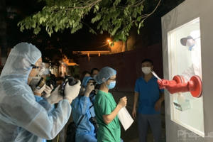 Ưu, nhược điểm của "Buồng lấy mẫu xét nghiệm Covid-19" sau 4 ngày vận hành tại Bắc Giang