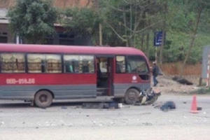 Khẩn trương giải quyết vụ ô tô lấn làn khiến 2 người tử vong Khẩn trương giải quyết vụ ô tô lấn làn khiến 2 người tử vong