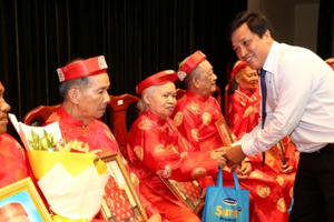 Tổ chức mừng thọ và chăm sóc sức khỏe cho 1000 người cao tuổi