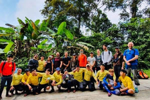 Khi “lâm tặc” làm porter để trả nợ… rừng xanh Khi “lâm tặc” làm porter để trả nợ… rừng xanh