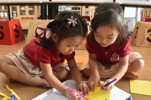 Bé nên tham gia những hoạt động gì để phát triển ngôn ngữ?