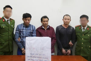 Khám nhà phát hiện 10 bánh heroin, 9kg ma túy và 20.000 viên ma túy tổng hợp