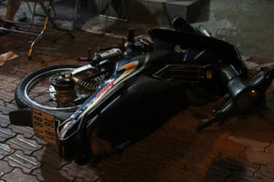 Băng qua đường sai vị trí, hành khách xe Phương Trang bị xe máy tông nhập viện