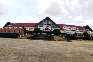 Chây ì tháo dỡ công trình xây dựng xấu xí tại chợ Bảo Lộc