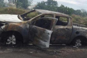 Chồng giận vợ, lái ô tô ra nghĩa trang phóng hỏa thiêu rụi