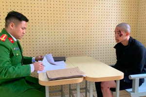 Tạm giữ hình sự đối tượng điều khiển xe máy "thông chốt" khiến 1 cán bộ CSGT bị thương