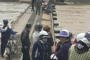 Lâm Đồng: Tìm thấy thi thể bé 8 tuổi bị nước cuốn trôi khi cùng mẹ qua cầu