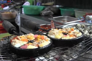 Màn tính tiền như đọc Rap của cô chủ quán ăn vặt nổi tiếng tại TPHCM Màn tính tiền như đọc Rap của cô chủ quán ăn vặt nổi tiếng tại TPHCM