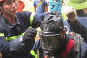 Vụ 3 phu đào vàng ngạt khí: Đưa nạn nhân cuối cùng ra khỏi hang