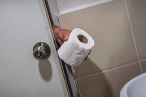 Phạt hơn 40 triệu đồng vì lấy cắp cuộn giấy vệ sinh trong bệnh viện