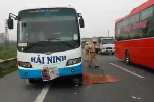 Tai nạn trên cao tốc Pháp Vân - Cầu Giẽ: Người đàn ông đi bộ tử vong tại chỗ