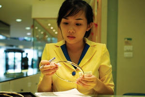 Giá vàng hôm nay 4/10: Chưa thể phục hồi do tác động của giá vàng thế giới Giá vàng hôm nay 4/10: Chưa thể phục hồi do tác động của giá vàng thế giới